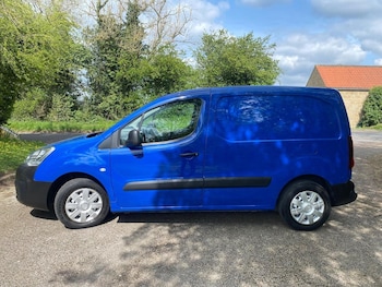 Used Peugeot Partner 2018 for sale - 76877457: Photo