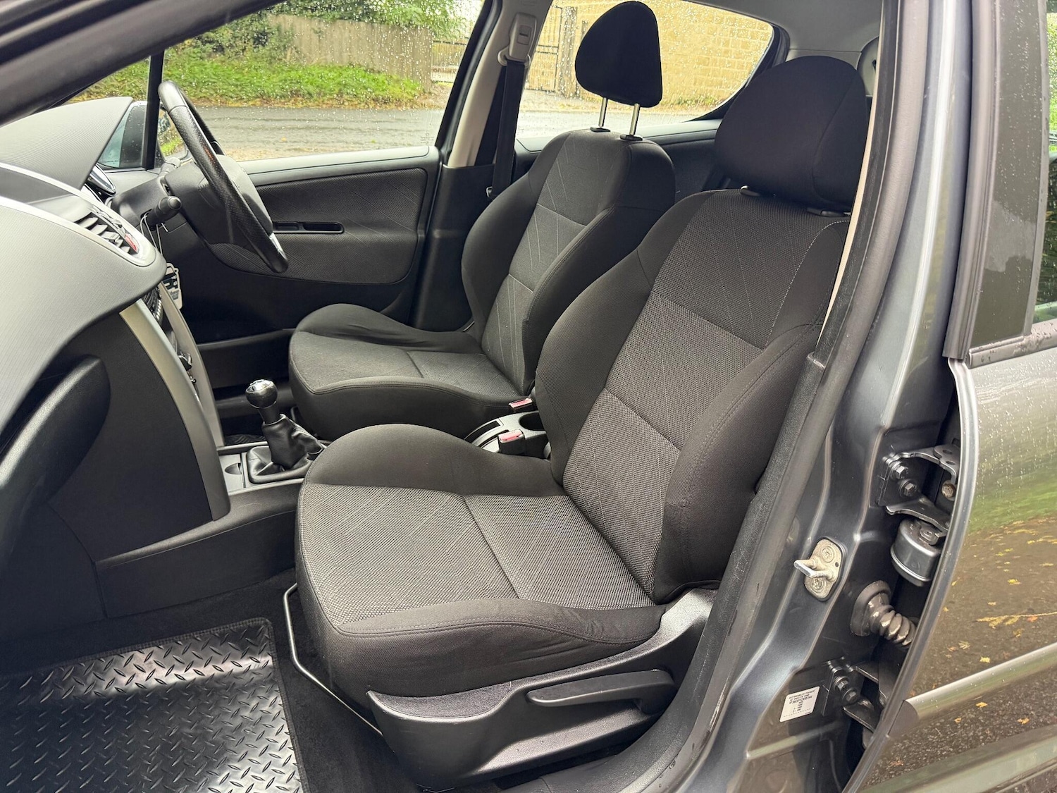 Used Peugeot 207 2009 for sale - 76370422: Photo 18