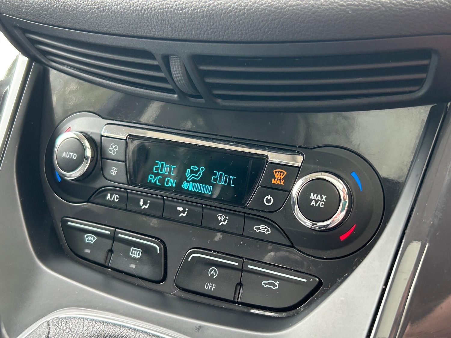 Used Ford Kuga 2015 for sale - 76259129: Photo 25