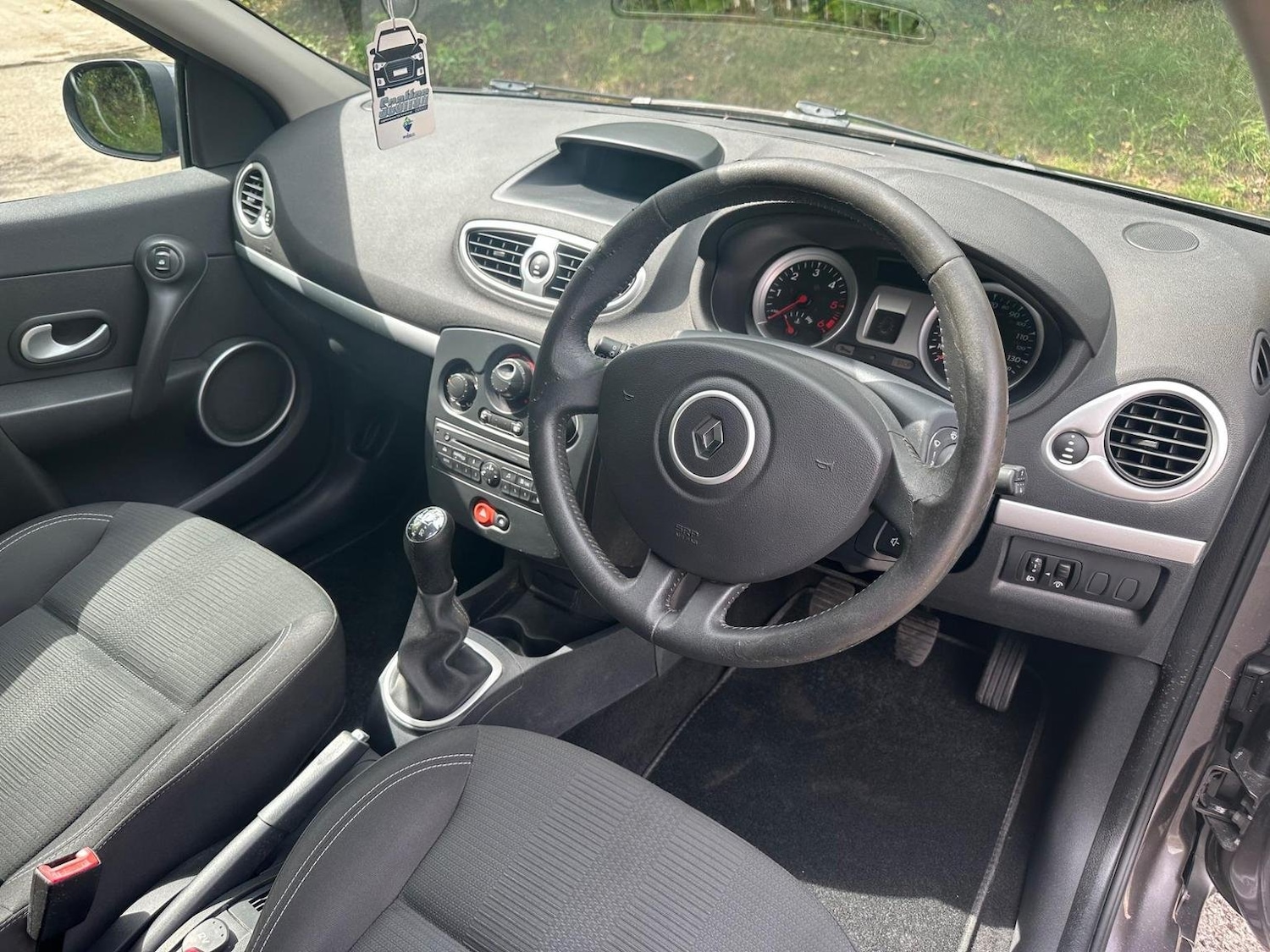 Used Renault Clio 2010 for sale - 76877449: Photo 15