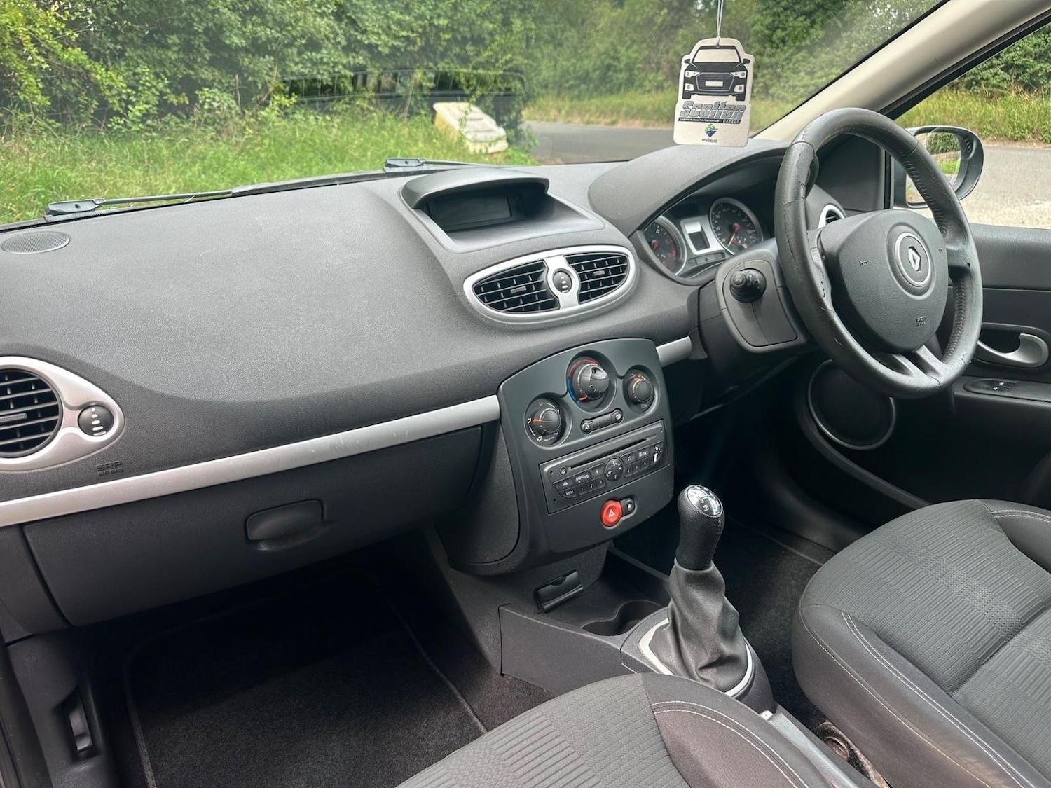 Used Renault Clio 2010 for sale - 76877449: Photo 21