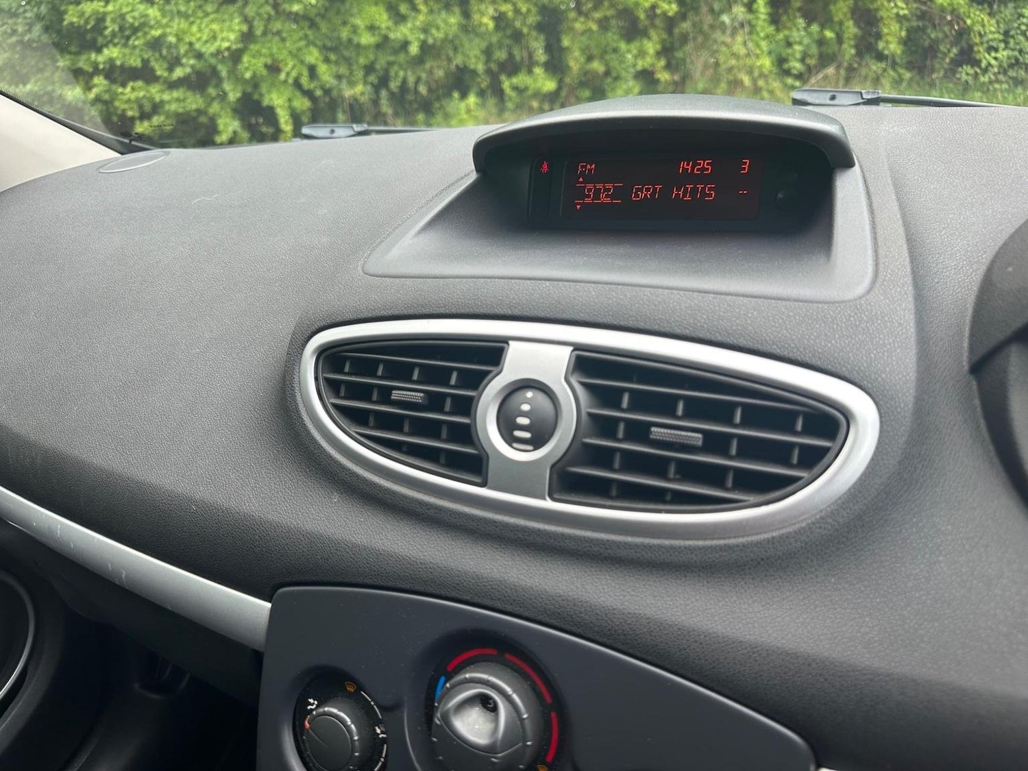 Used Renault Clio 2010 for sale - 76877449: Photo 26