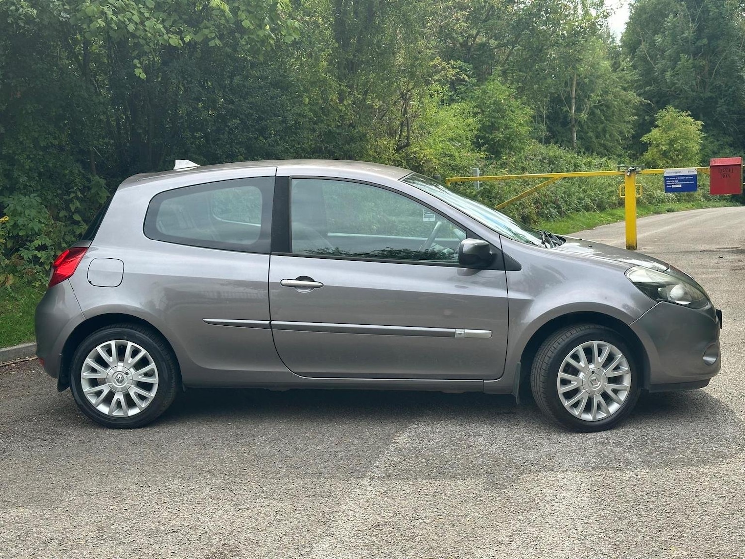 Used Renault Clio 2010 for sale - 76877449: Photo 6