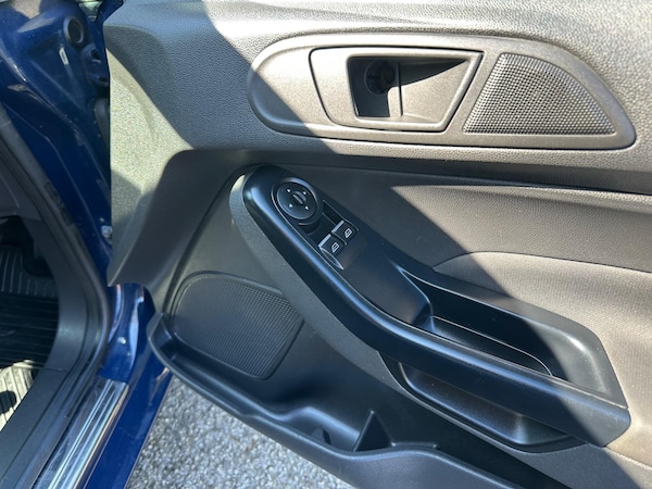 Used Ford Fiesta Van 2015 for sale - 74337101: Photo 17