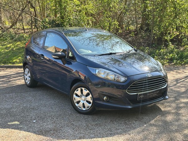 Used Ford Fiesta Van 2015 for sale - 74337101: Photo 1