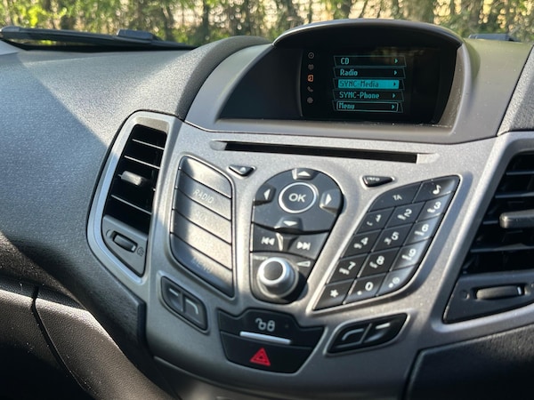 Used Ford Fiesta Van 2015 for sale - 74337101: Photo 23