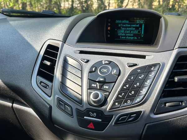Used Ford Fiesta Van 2015 for sale - 74337101: Photo 24
