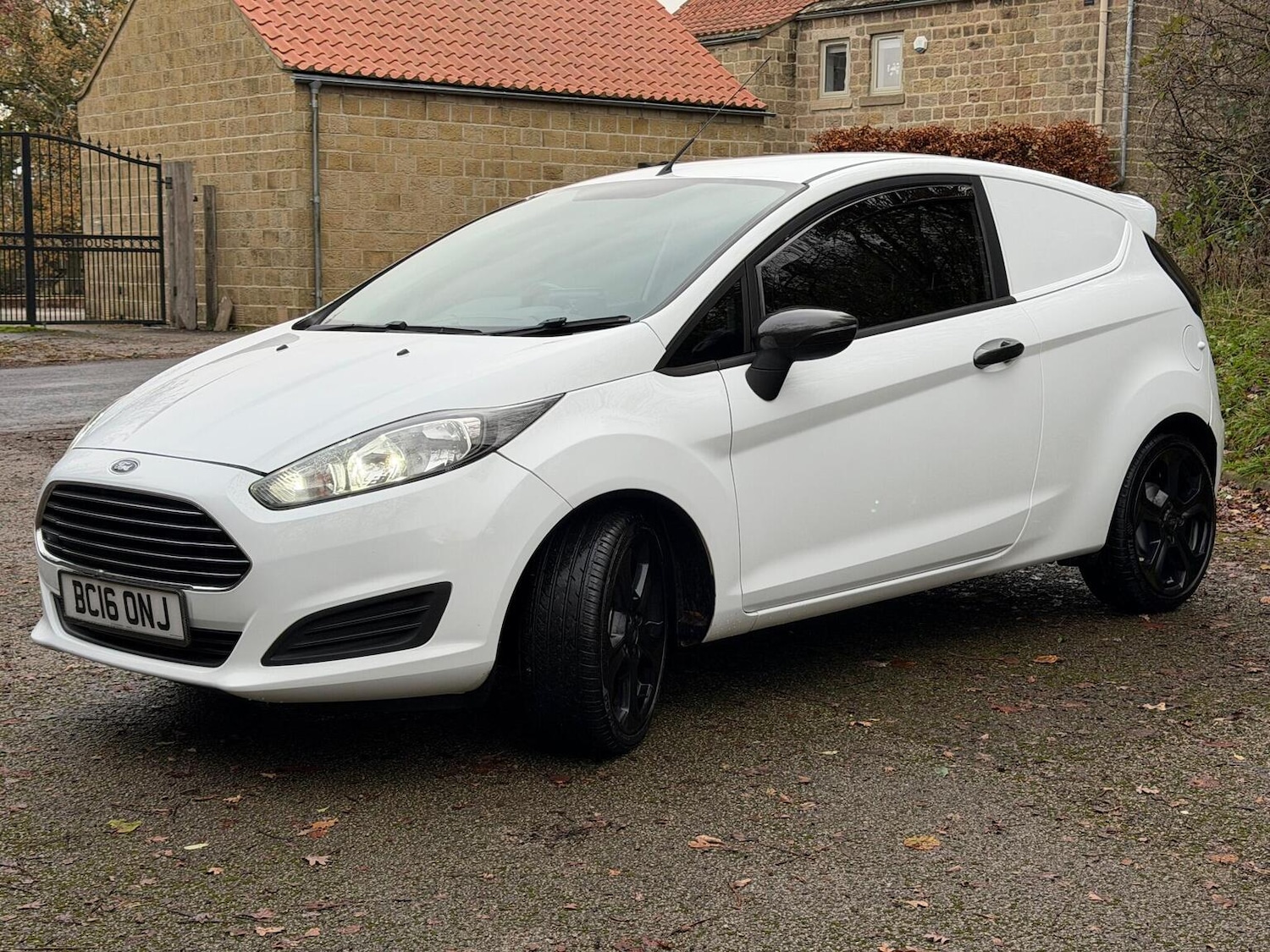 Used Ford Fiesta 2016 for sale - 76877454: Photo 3