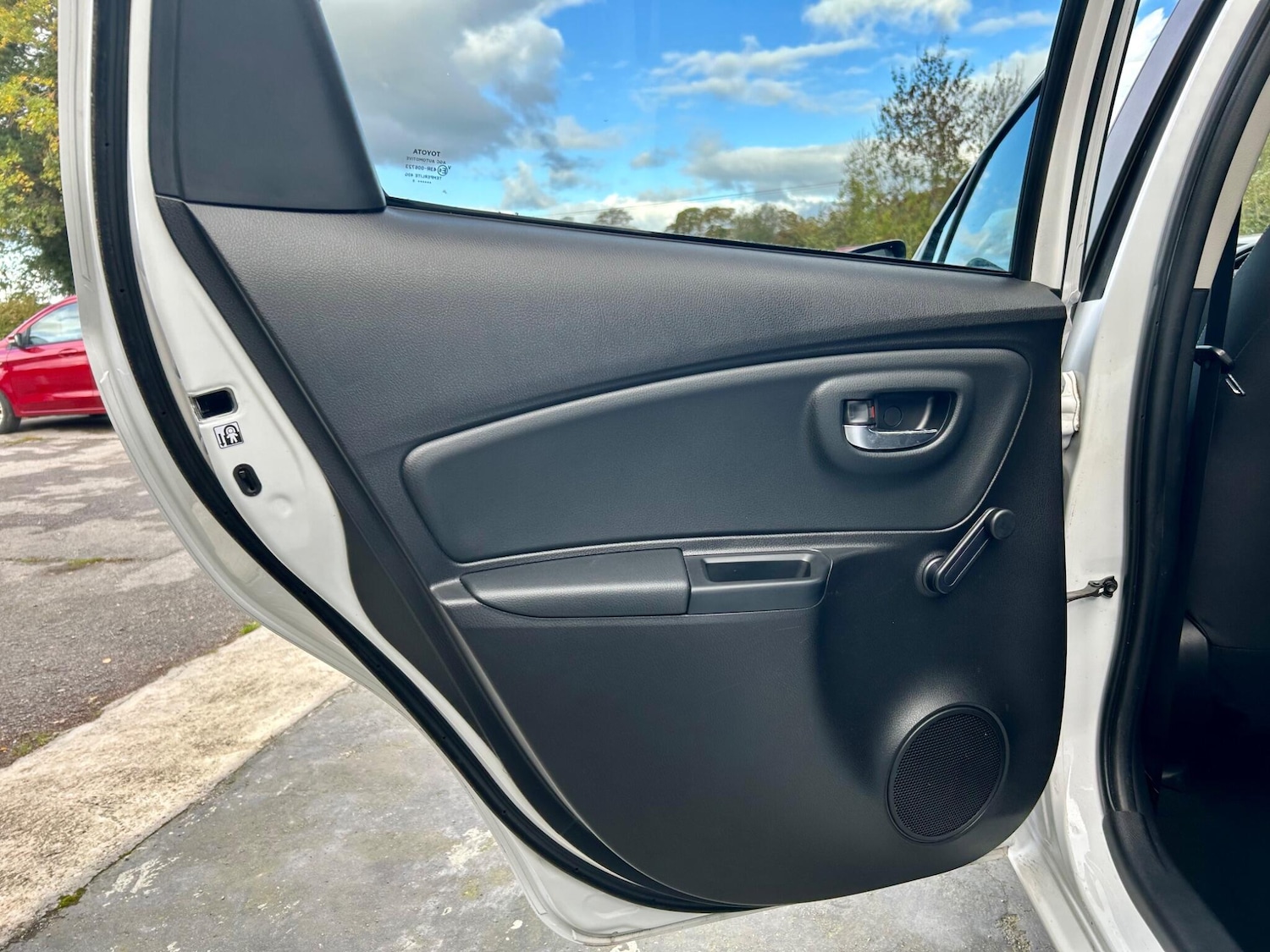 Used Toyota Yaris 2018 for sale - 76377766: Photo 28