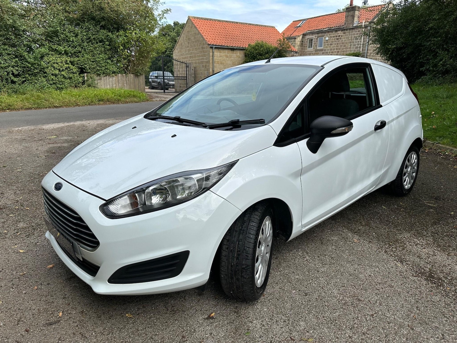 Used Ford Fiesta Van 2016 for sale - 76326181: Photo 3