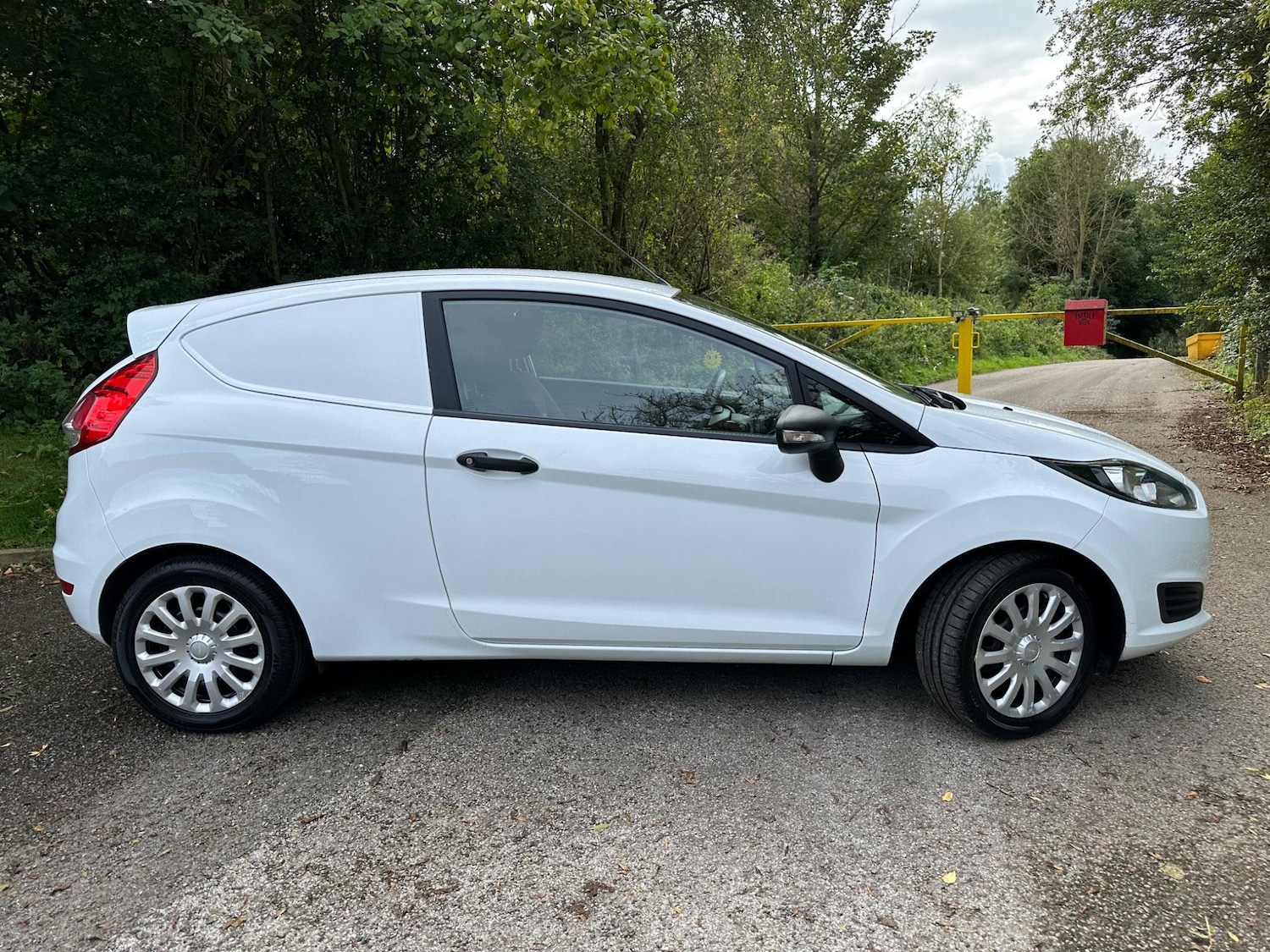 Used Ford Fiesta Van 2016 for sale - 76326181: Photo 4