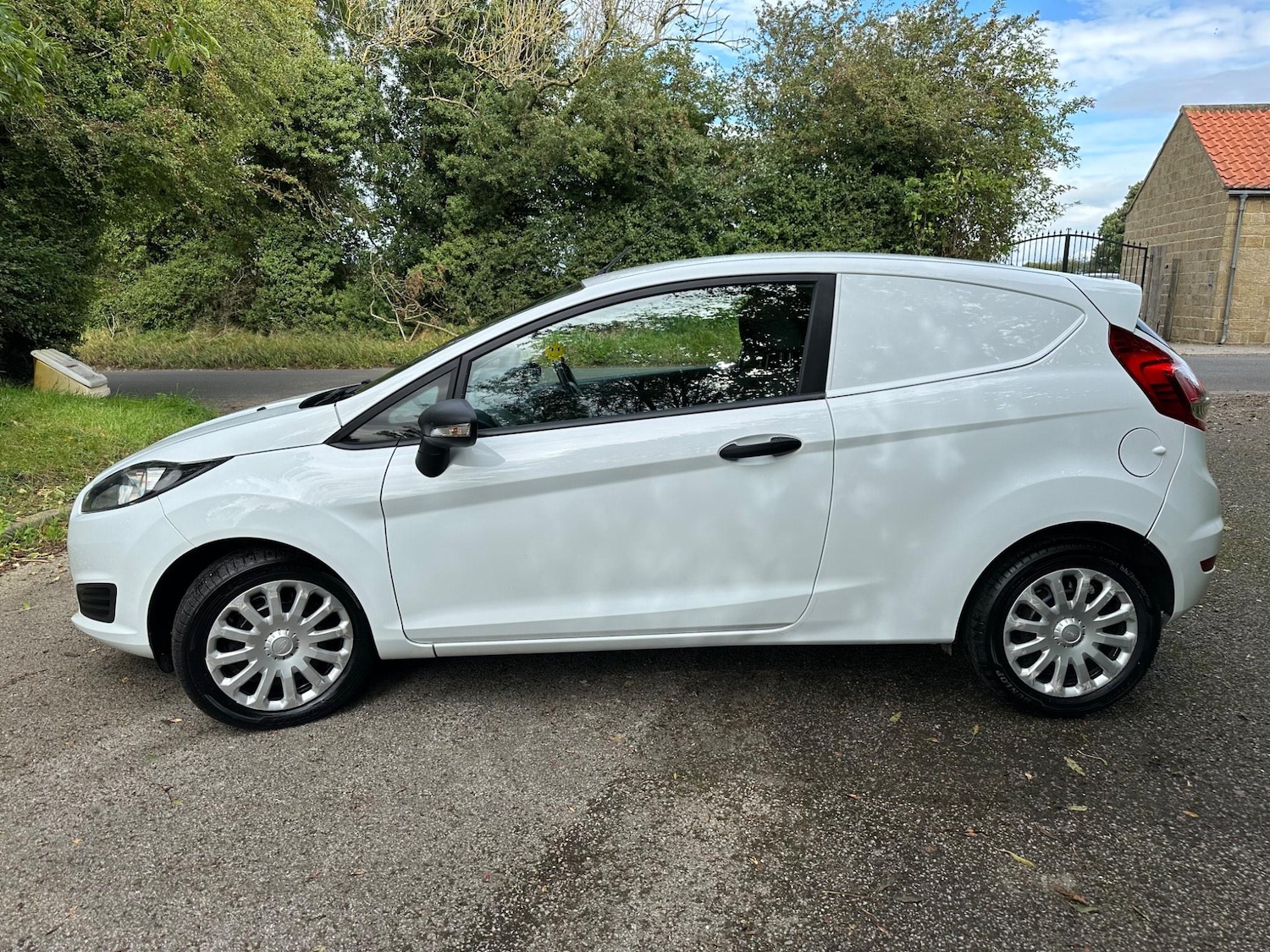 Used Ford Fiesta Van 2016 for sale - 76326181: Photo 8
