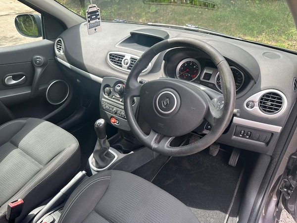 Used Renault Clio 2010 for sale - 75431645: Photo 15