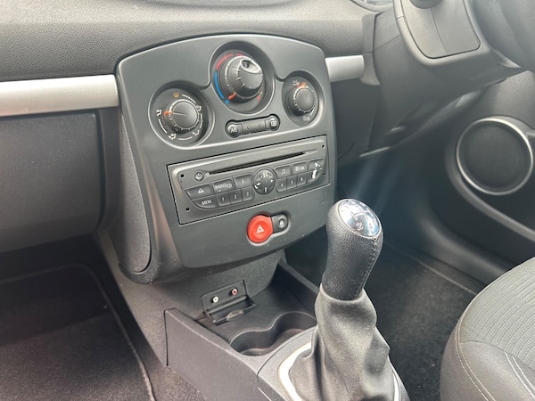 Used Renault Clio 2010 for sale - 75431645: Photo 25