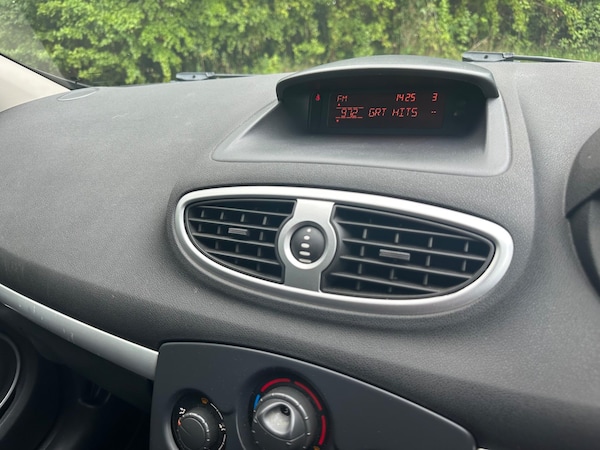 Used Renault Clio 2010 for sale - 75431645: Photo 26