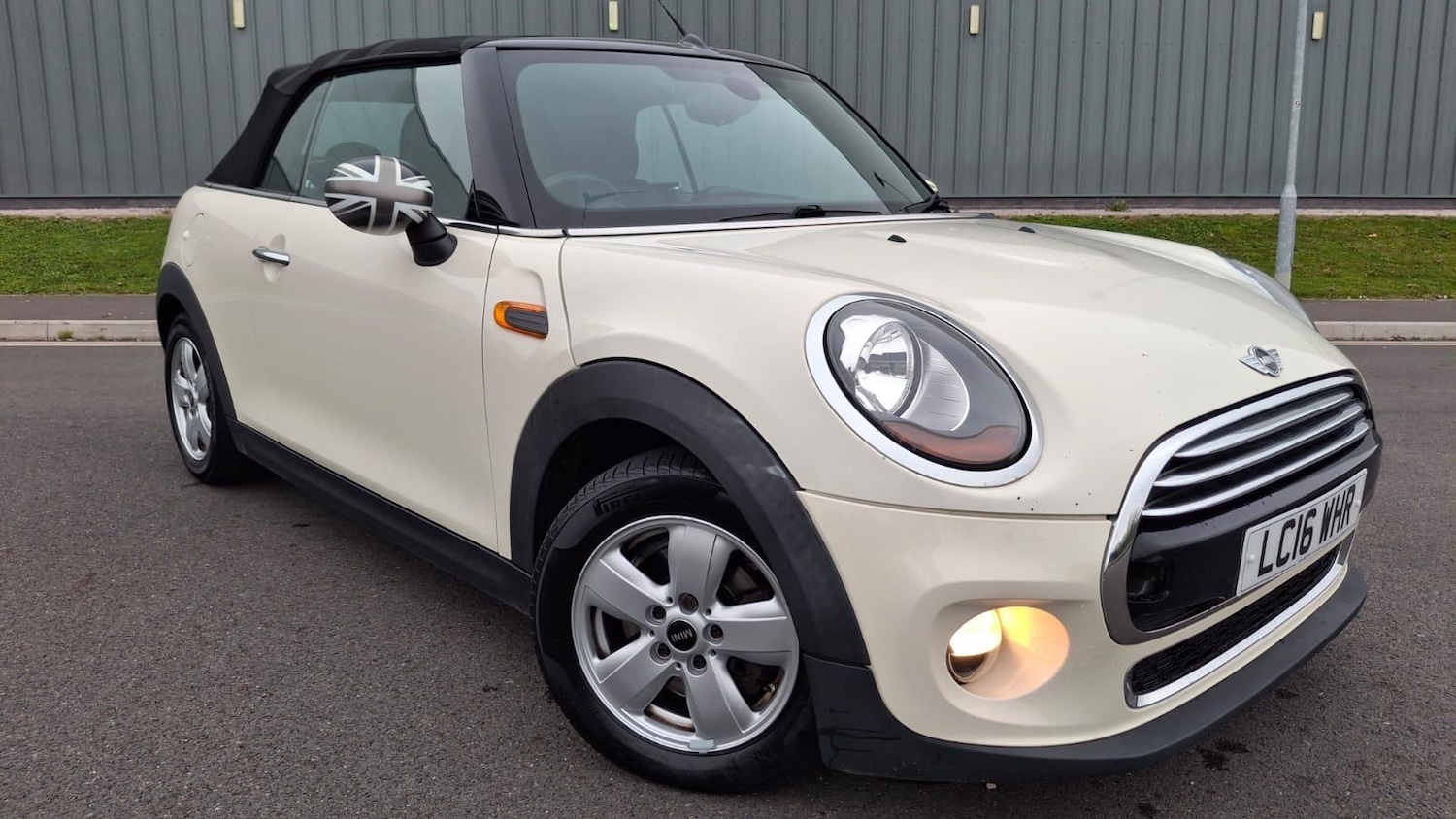 Used MINI Convertible 2016 for sale - 76865177: Photo 1