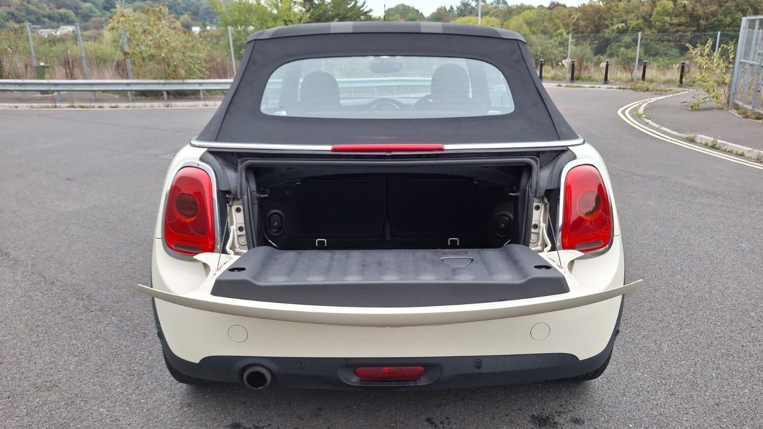Used MINI Convertible 2016 for sale - 76865177: Photo 10