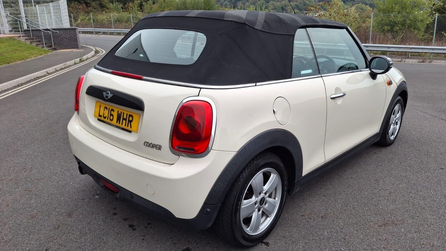 Used MINI Convertible 2016 for sale - 76865177: Photo 12