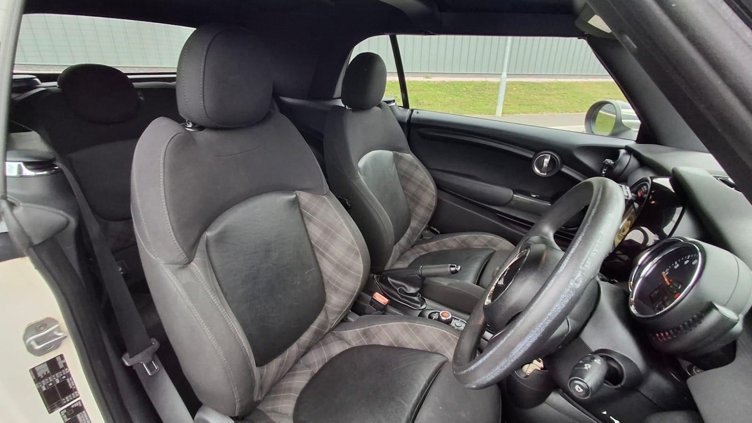 Used MINI Convertible 2016 for sale - 76865177: Photo 17