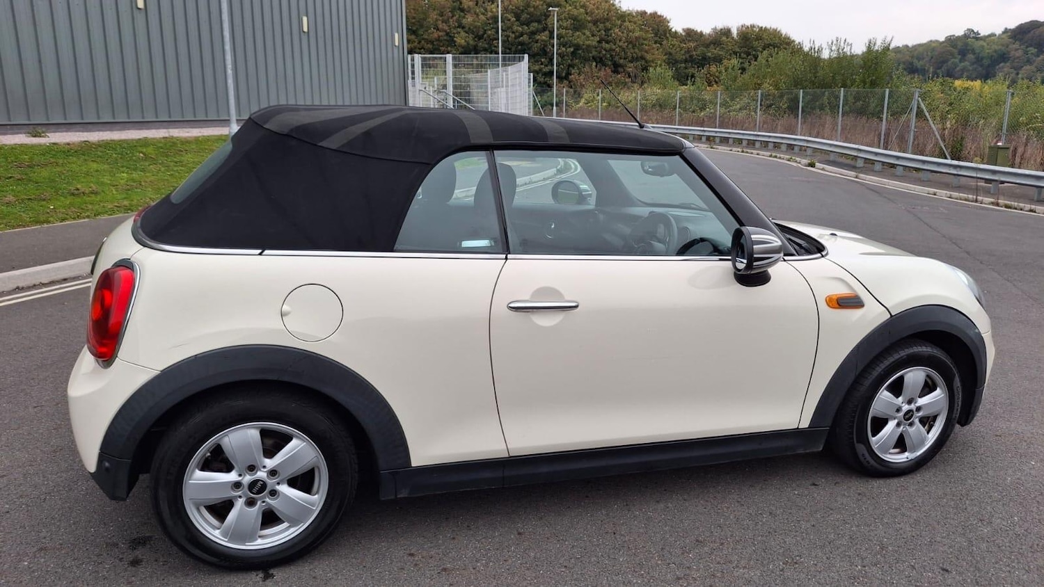 Used MINI Convertible 2016 for sale - 76865177: Photo 21