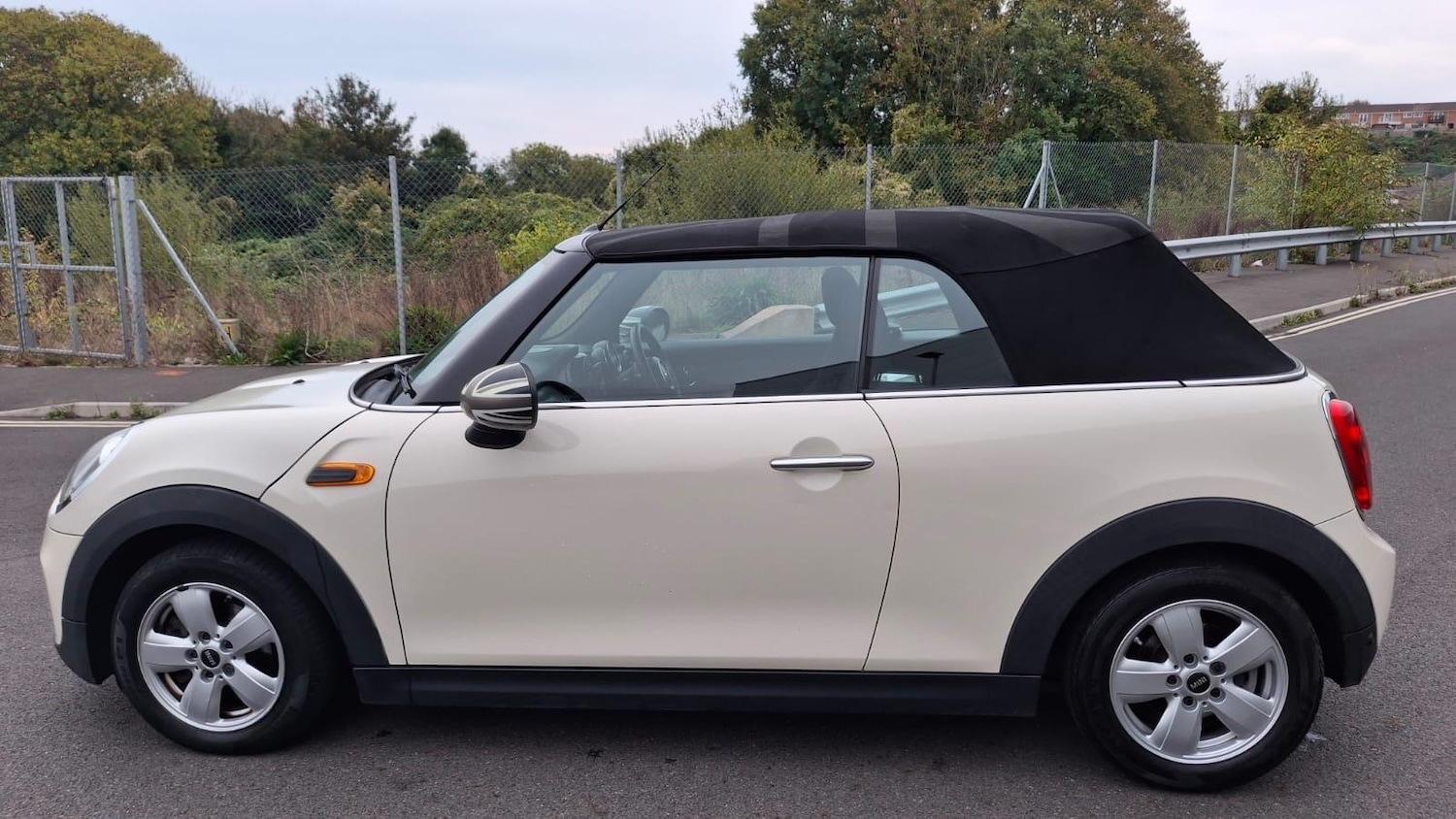 Used MINI Convertible 2016 for sale - 76865177: Photo 28