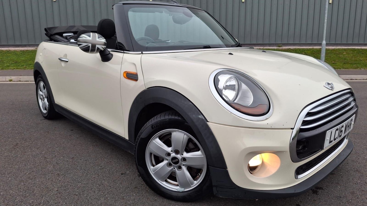Used MINI Convertible 2016 for sale - 76865177: Photo 36