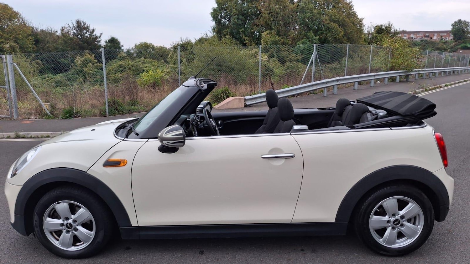 Used MINI Convertible 2016 for sale - 76865177: Photo 5