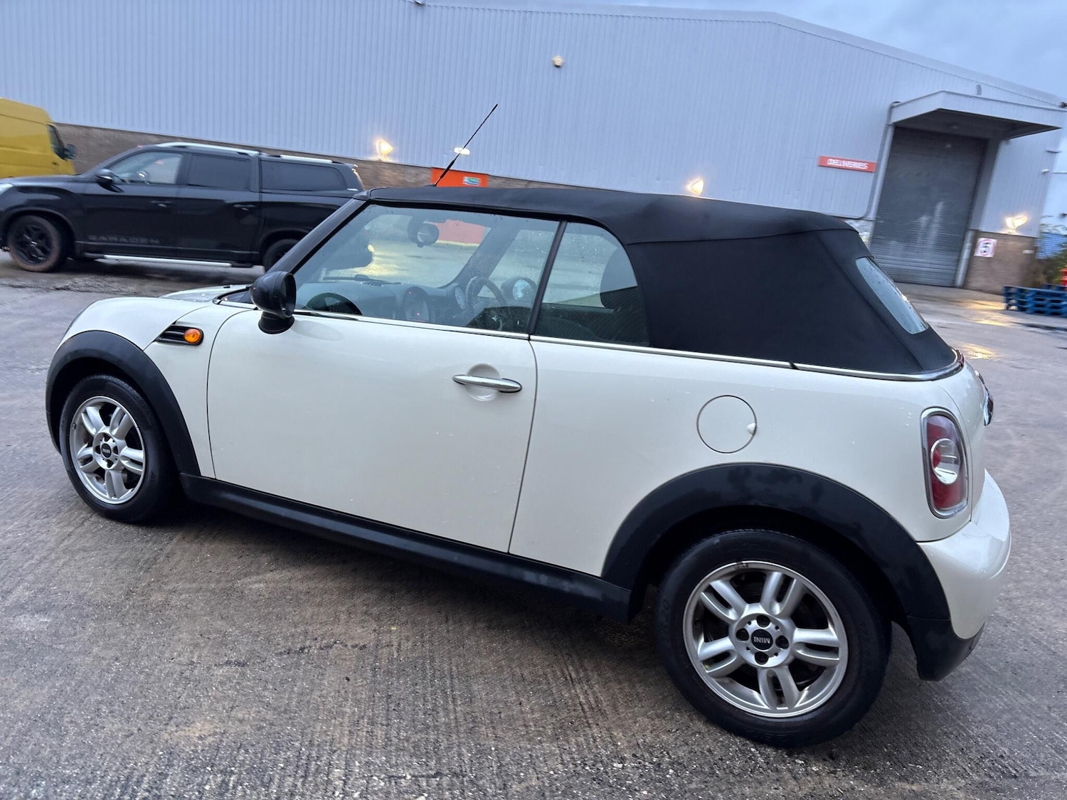 Used MINI Convertible 2012 for sale - 76865680: Photo 16