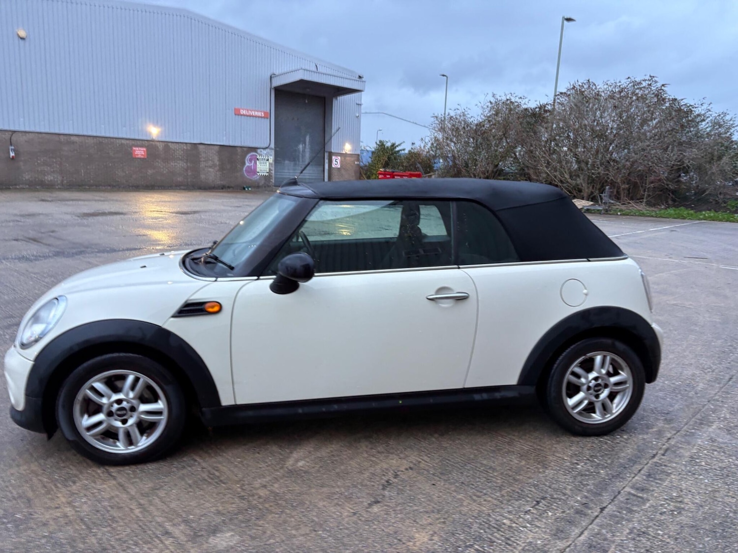 Used MINI Convertible 2012 for sale - 76865680: Photo 17