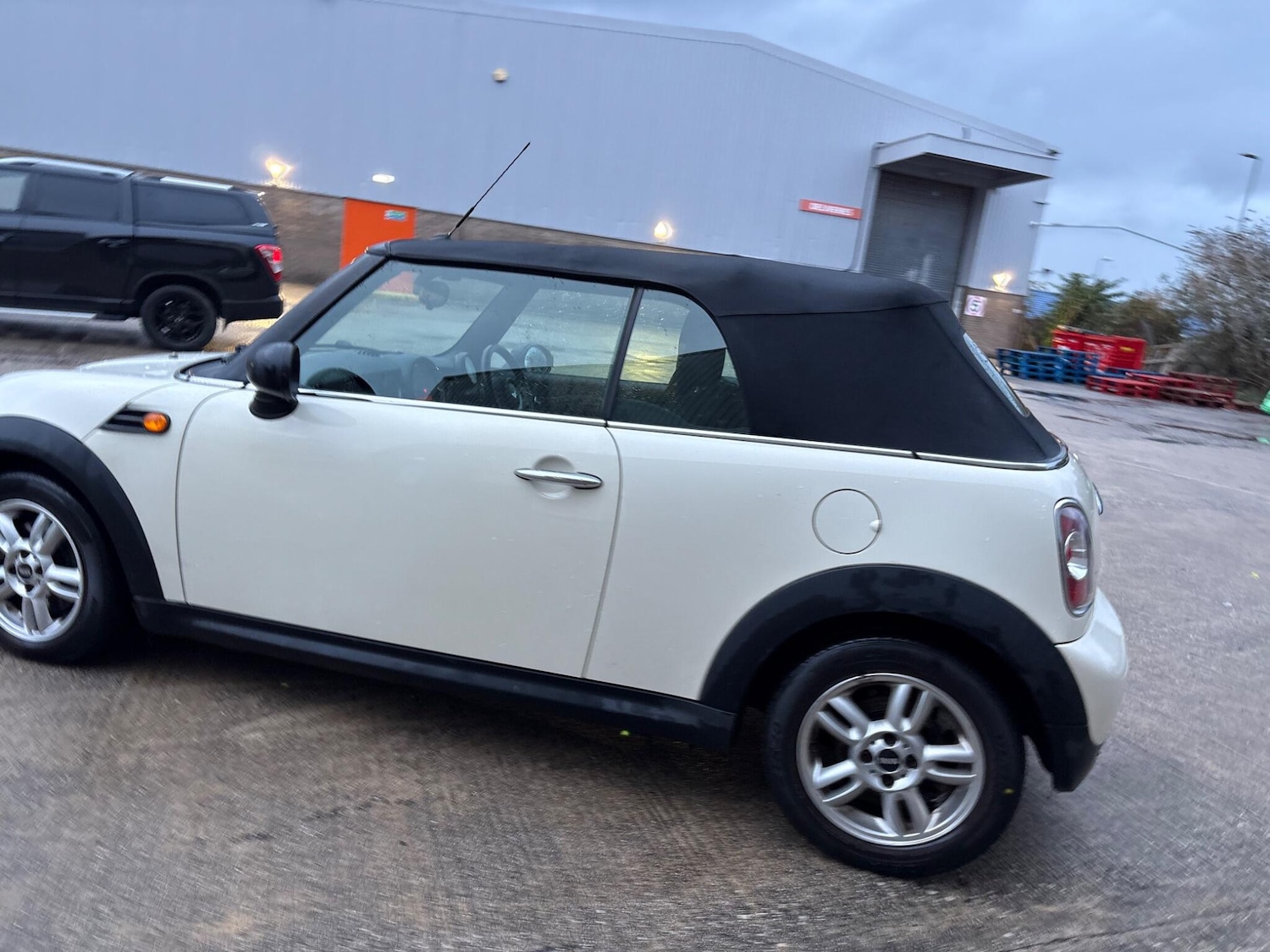 Used MINI Convertible 2012 for sale - 76865680: Photo 32
