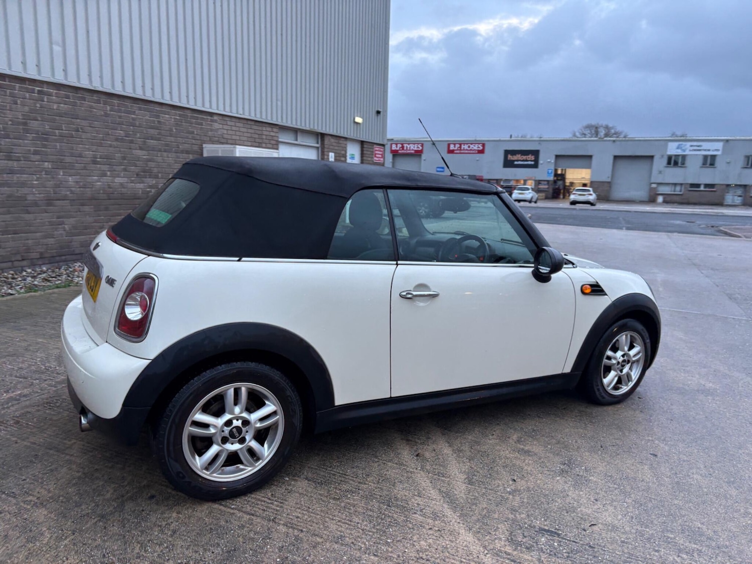 Used MINI Convertible 2012 for sale - 76865680: Photo 37