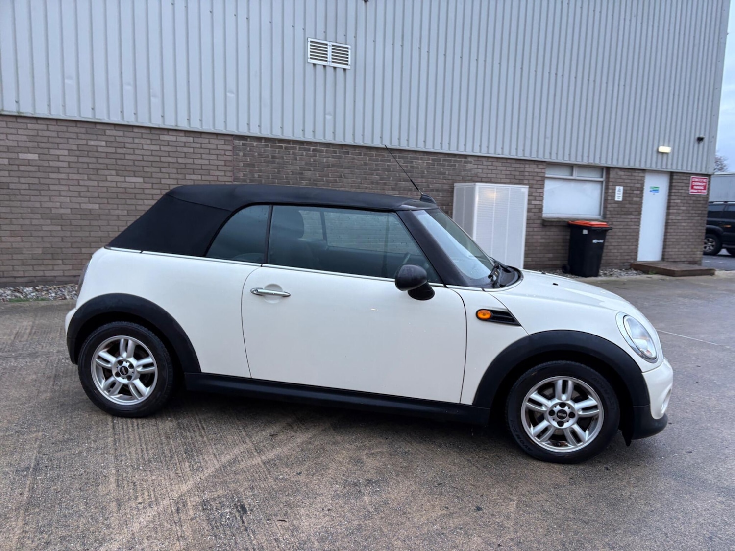 Used MINI Convertible 2012 for sale - 76865680: Photo 43