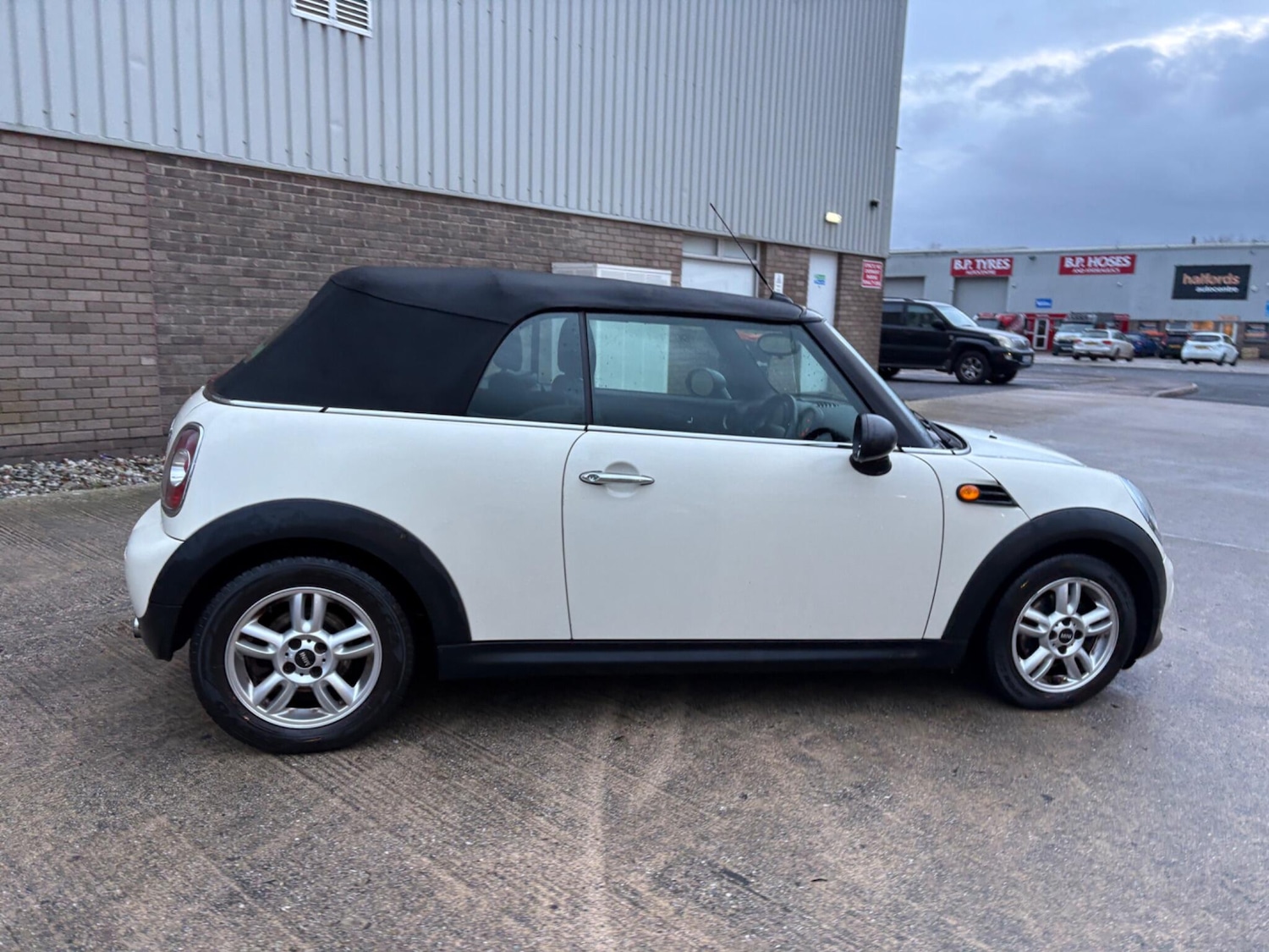 Used MINI Convertible 2012 for sale - 76865680: Photo 44