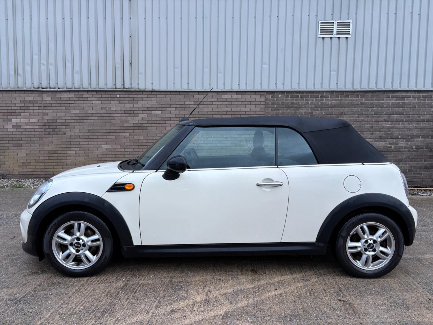 Used MINI Convertible 2012 for sale - 76865680: Photo 5