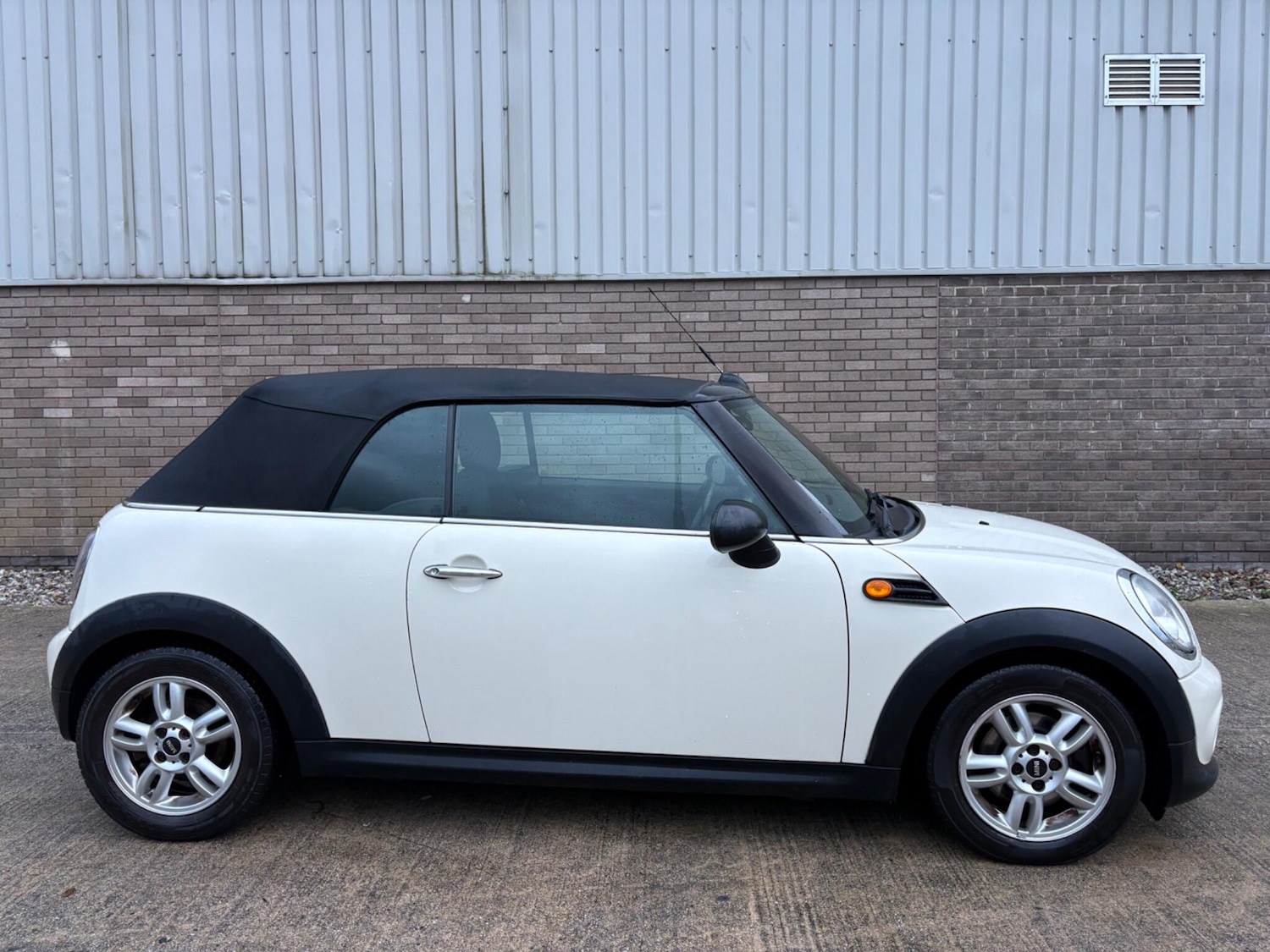 Used MINI Convertible 2012 for sale - 76865680: Photo 6