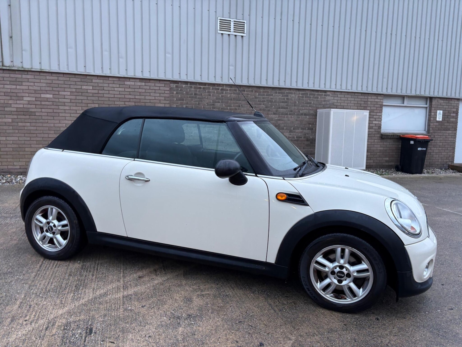 Used MINI Convertible 2012 for sale - 76865680: Photo 9