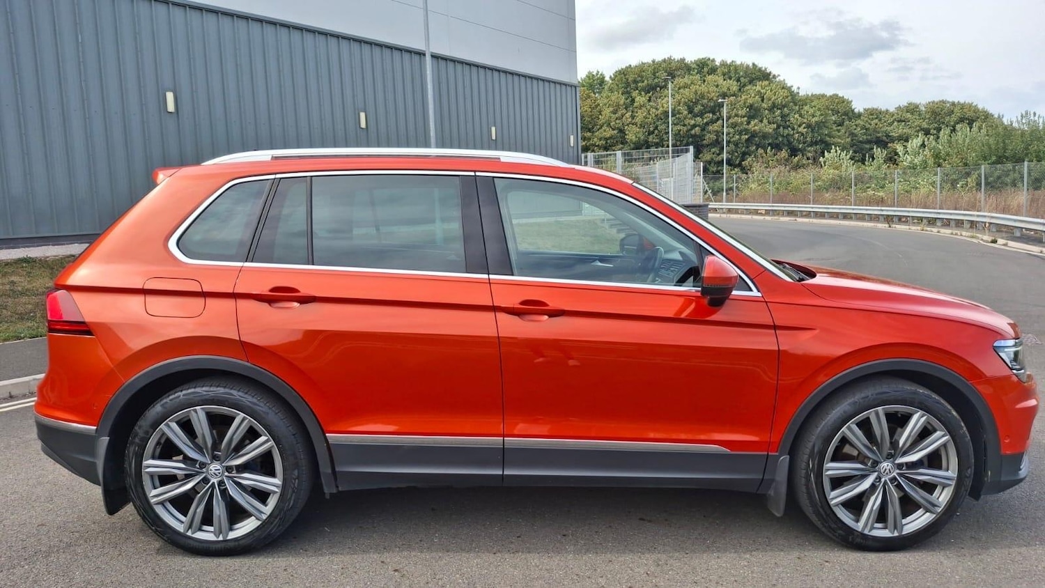 Used Volkswagen Tiguan 2017 for sale - 76865682: Photo 4