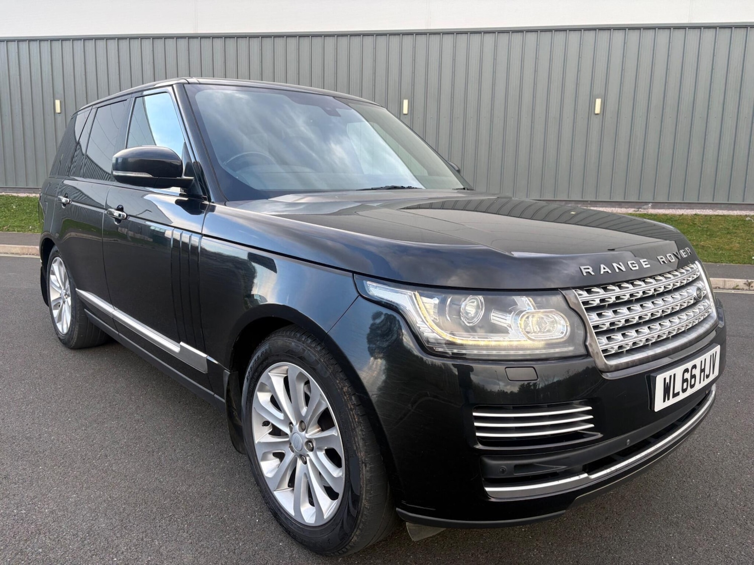 Used Land Rover Range Rover 2016 for sale - 78019691: Photo 100