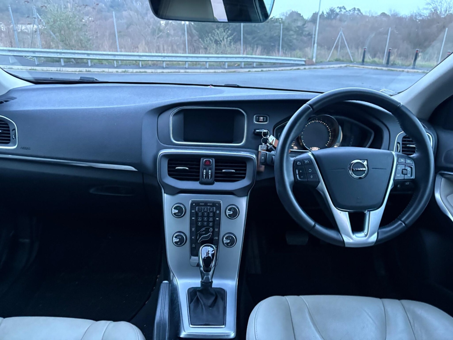 Used Volvo V40 2019 for sale - 77625606: Photo 2