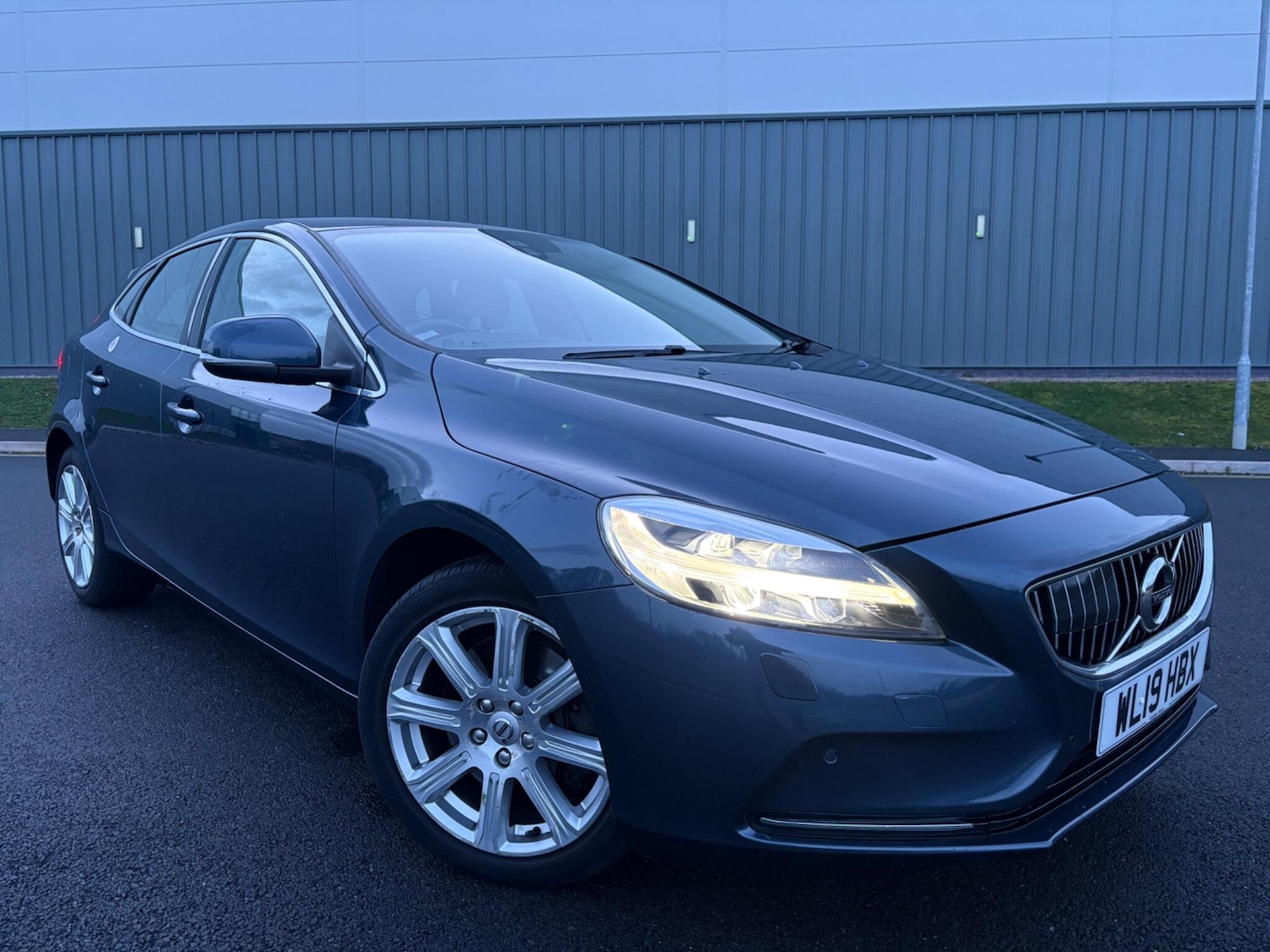 Used Volvo V40 2019 for sale - 77625606: Photo 31