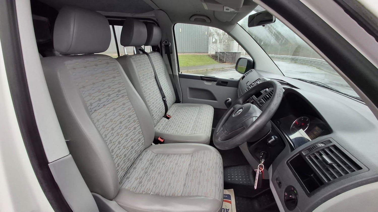 Used Volkswagen Transporter 2012 for sale - 77456043: Photo 2