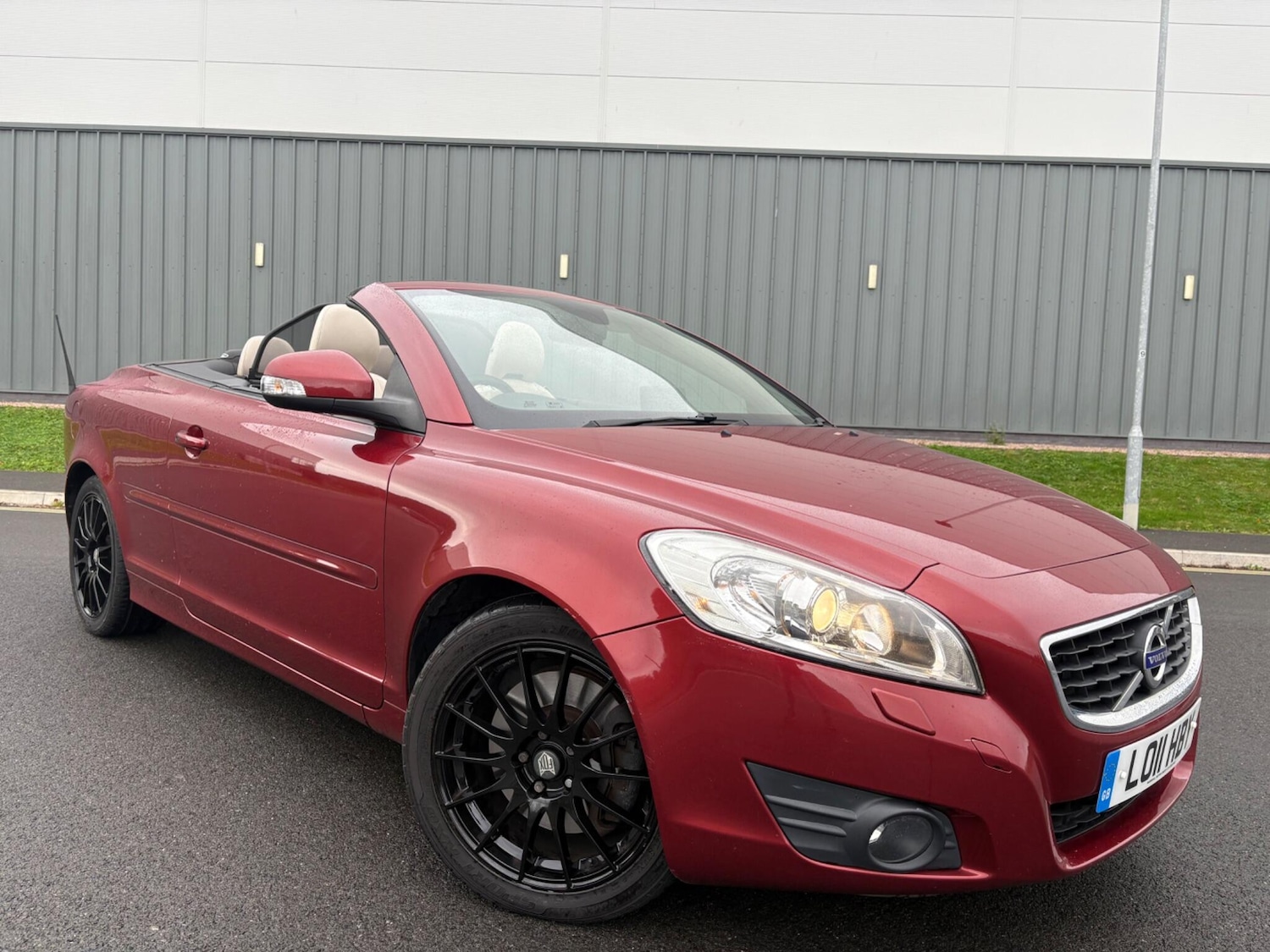 Used Volvo C70 2011 for sale - 76865664: Photo 1