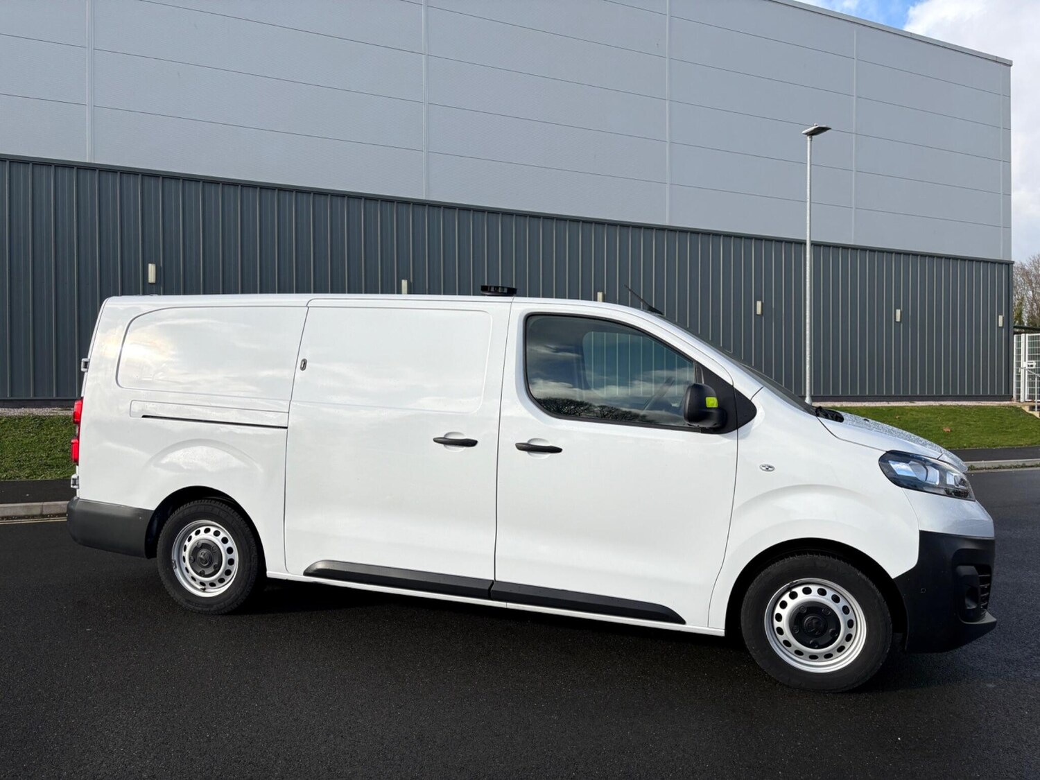 Used Vauxhall Vivaro Electric 2022 for sale - 77215434: Photo 28