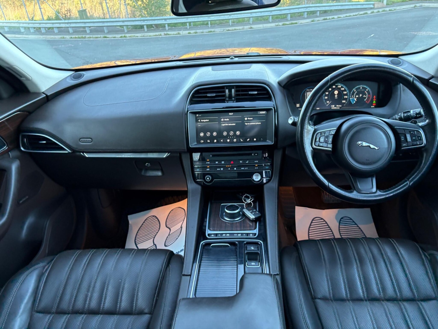 Used Jaguar F-Pace 2017 for sale - 78086119: Photo 2