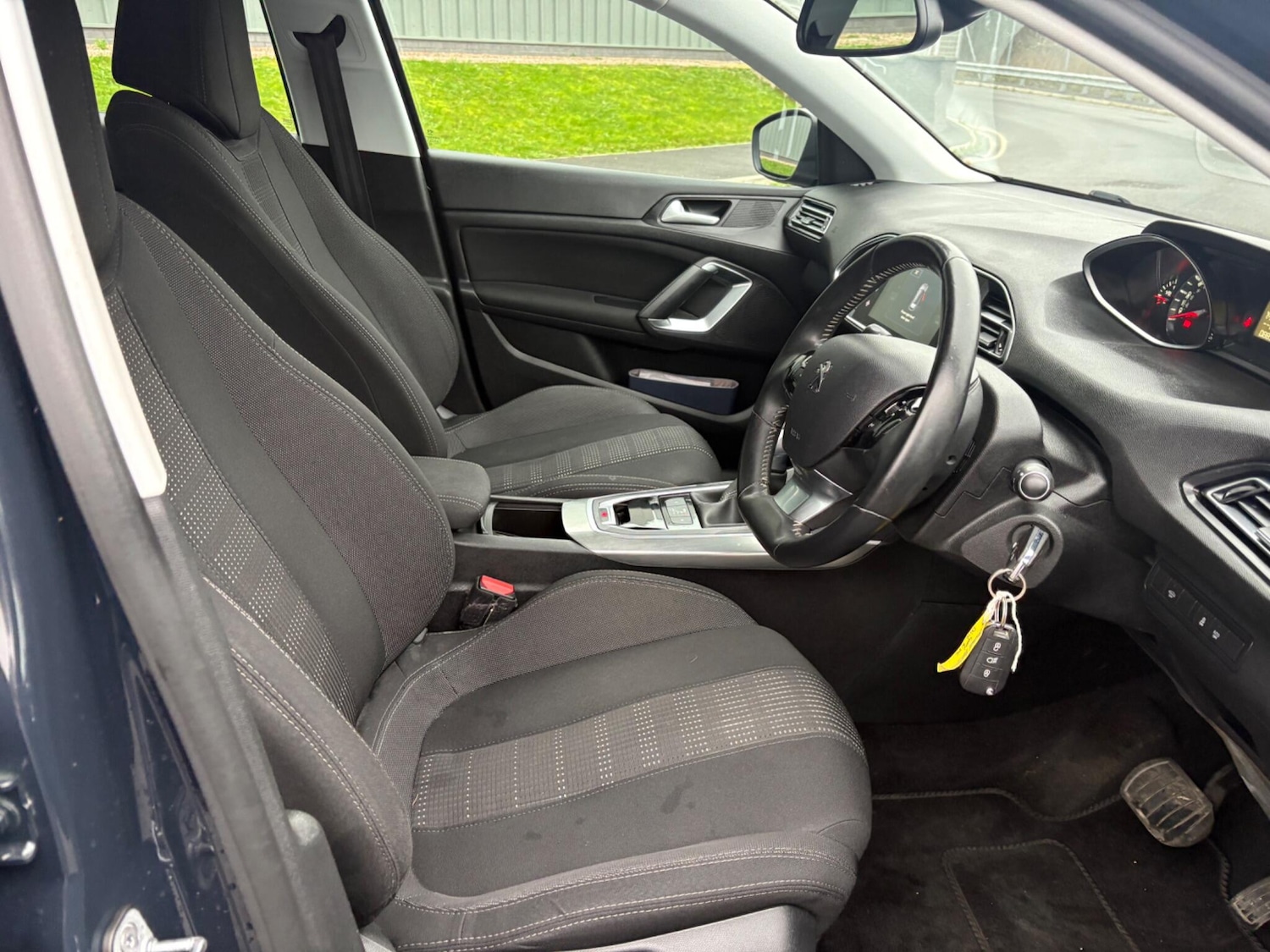 Used Peugeot 308 2016 for sale - 77049681: Photo 31