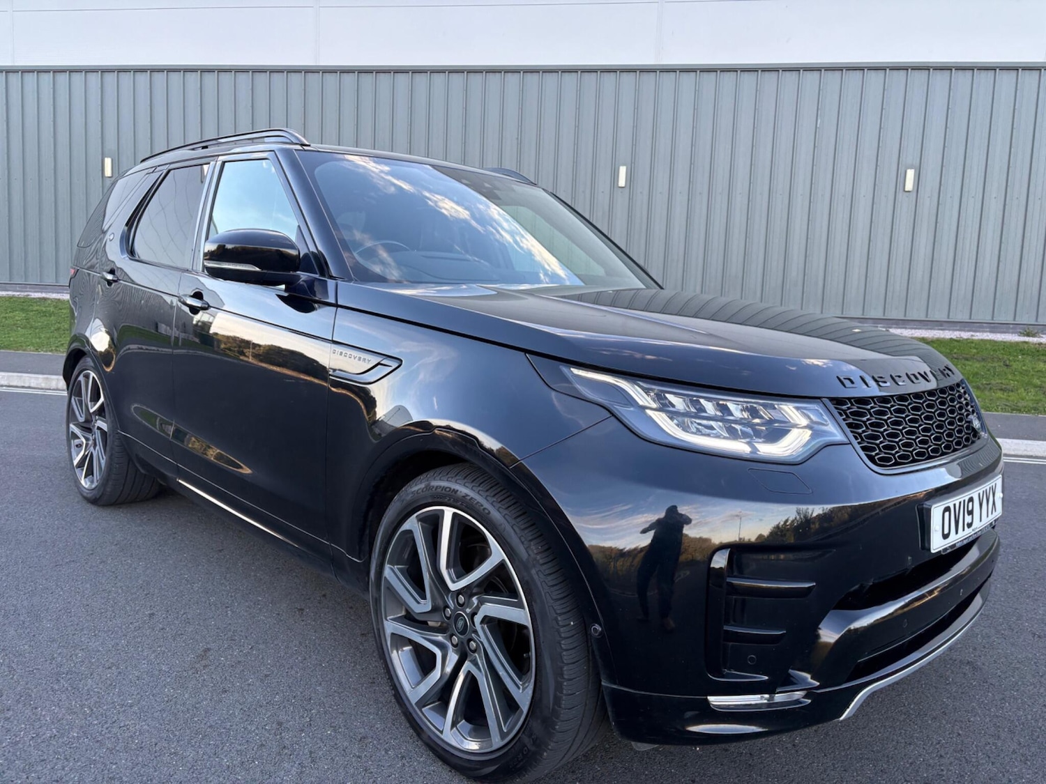 Used Land Rover Discovery 2019 for sale - 76865761: Photo 1