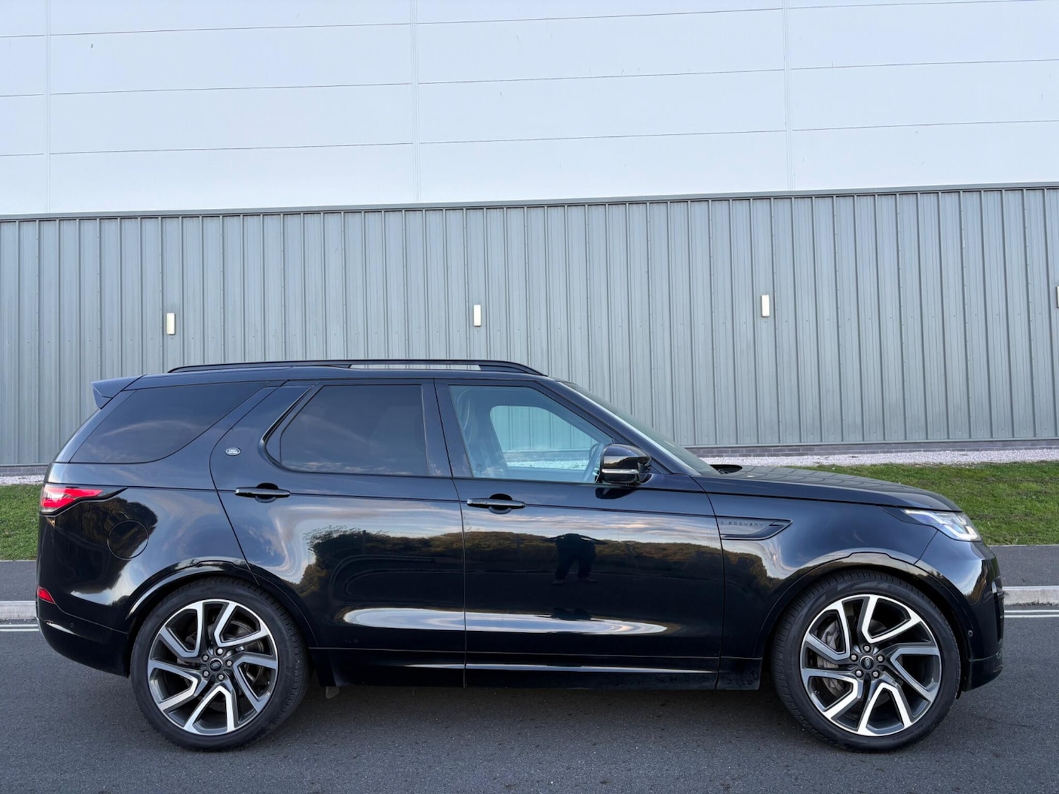 Used Land Rover Discovery 2019 for sale - 76865761: Photo 2