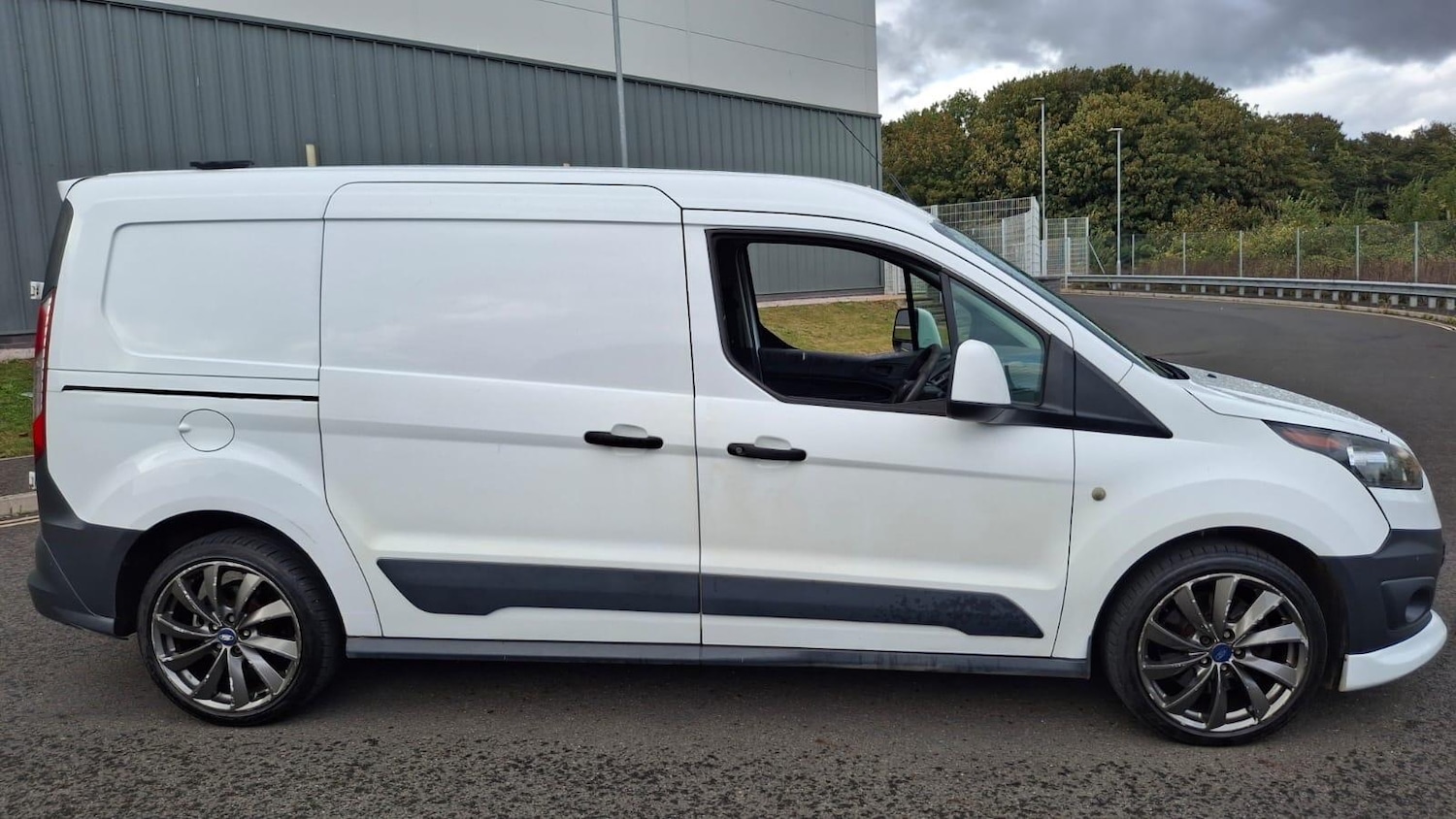 Used Ford Transit Connect 2017 for sale - 76866539: Photo 4