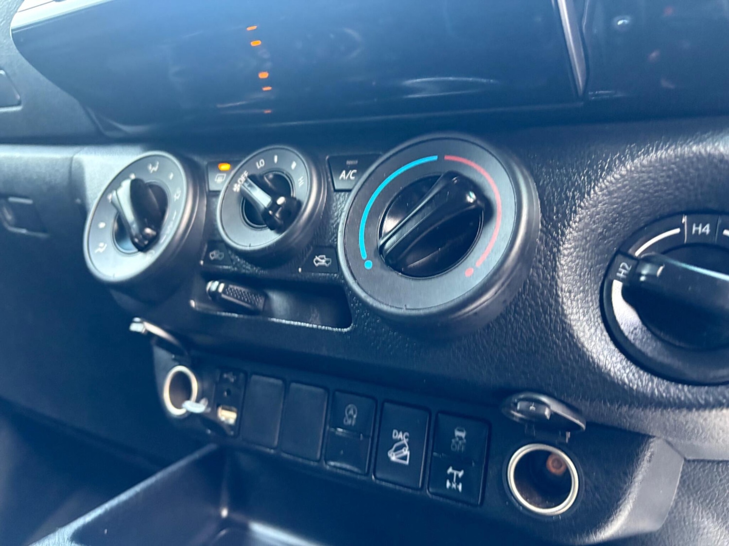 Used Toyota Hilux 2022 for sale - 76866135: Photo 32