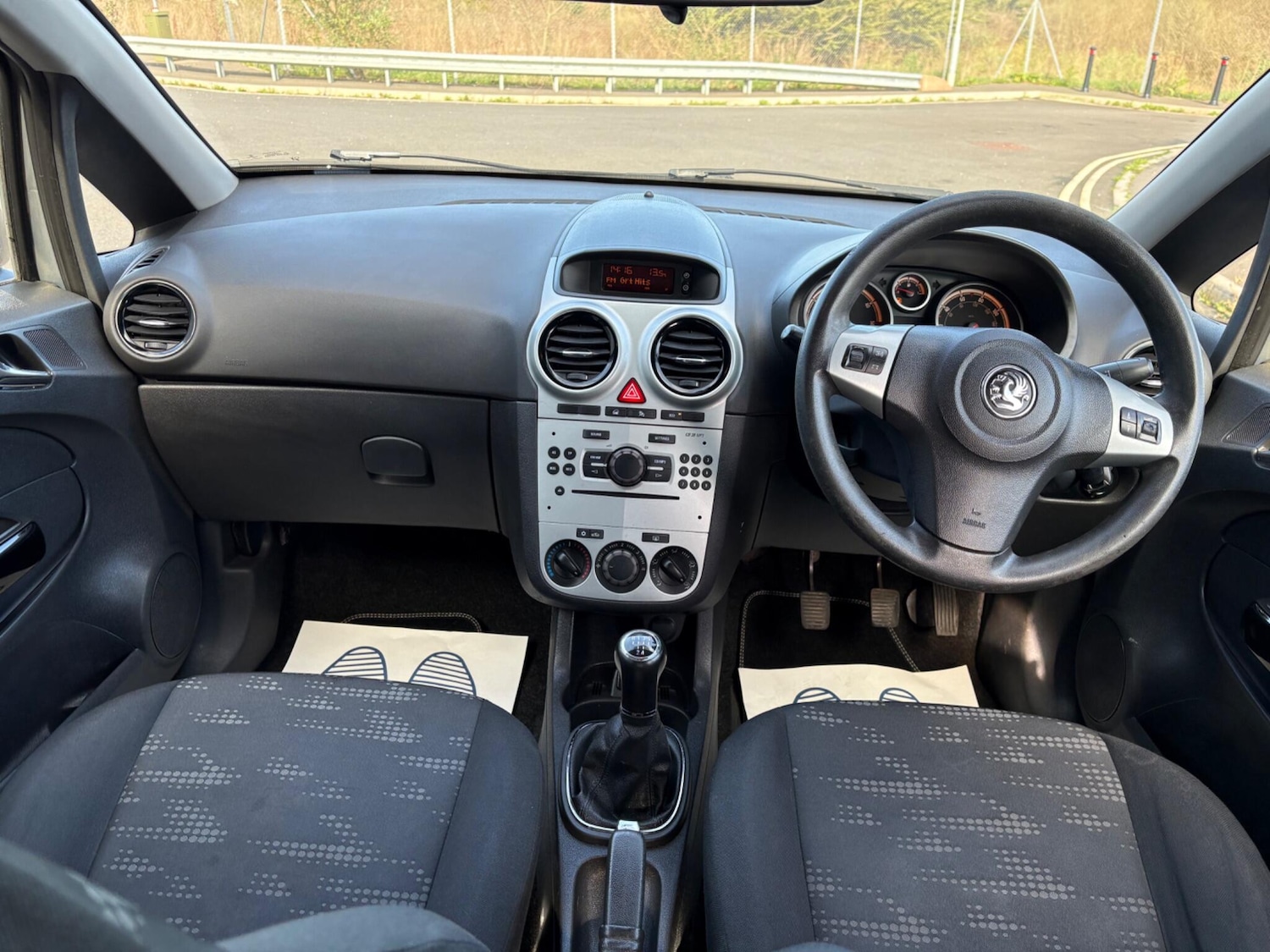 Used Vauxhall Corsa 2011 for sale - 77838798: Photo 2